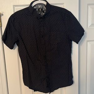 Steely & Jelly - Short Sleeve Buttondown. Black with gold patterned design